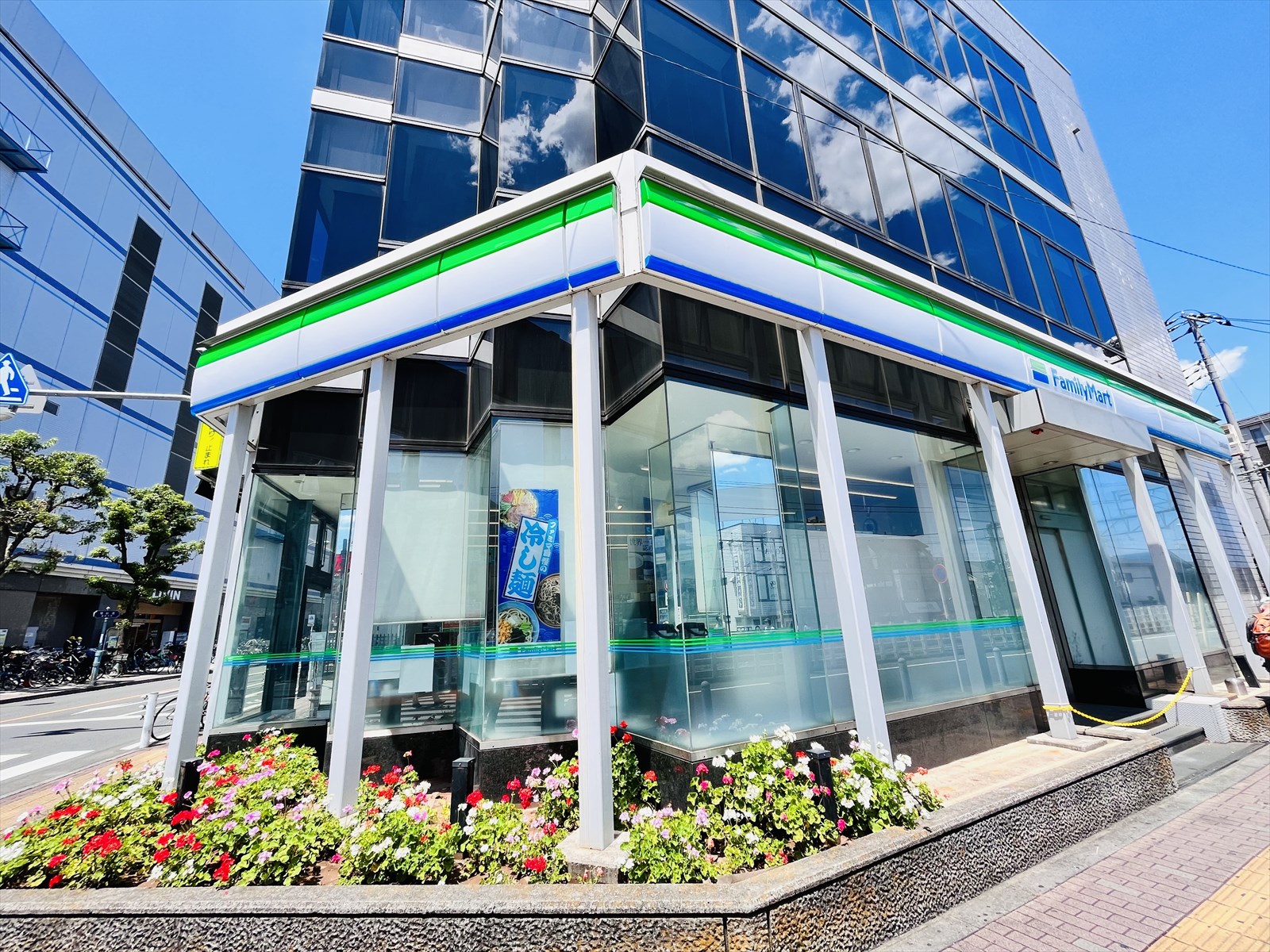 コンビニ　ファミリーマート西東京南町店（コンビニ）まで142m