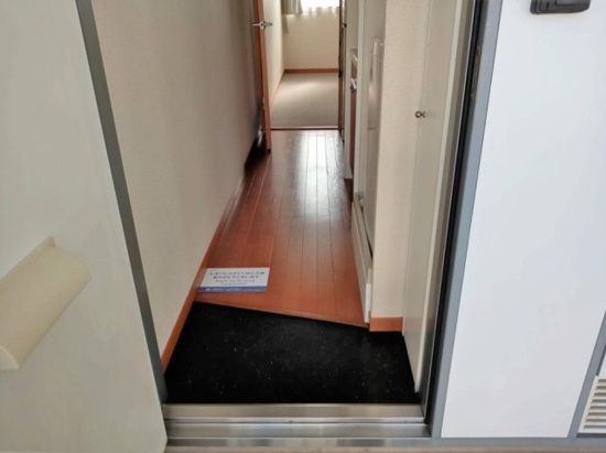 レオパレスエアフォルクの玄関写真