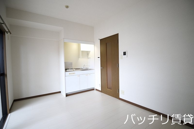 居室・リビング　＊画像は別部屋の為イメージ、現状優先致します