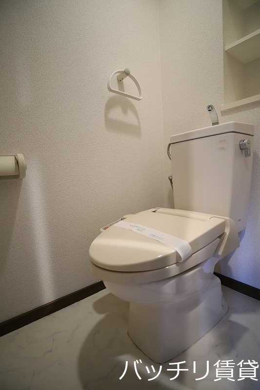 トイレ　＊画像は別部屋の為イメージ、現状優先致します