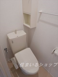 トイレ　シャワートイレ・収納あり