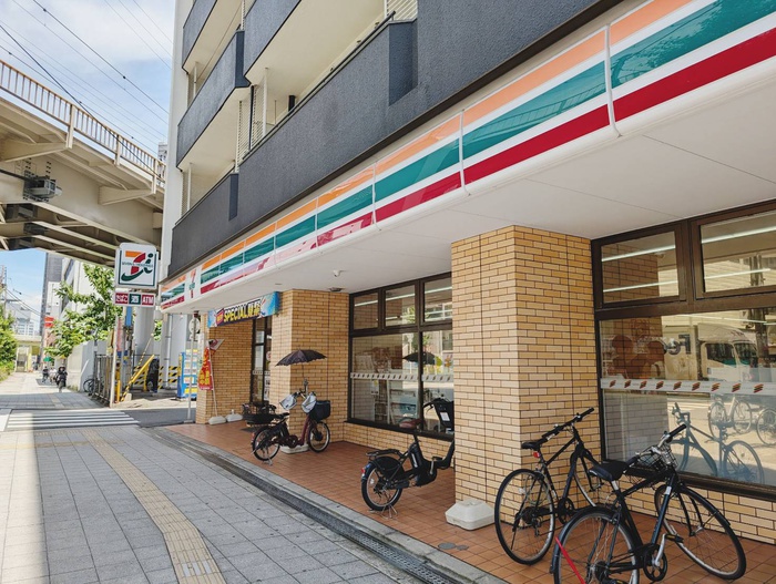 コンビニ　セブンイレブン（コンビニ）まで197m