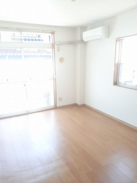 六田アパートHAMADAの居間写真