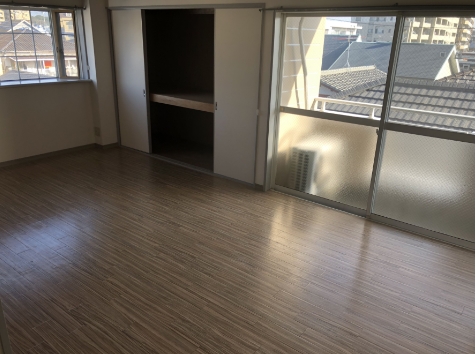 居室・リビング　※同マンション別室の参考写真です