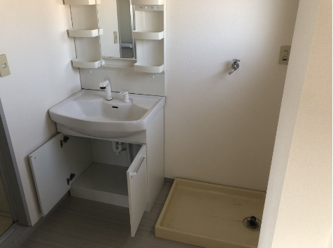 洗面設備　※同マンション別室の参考写真です