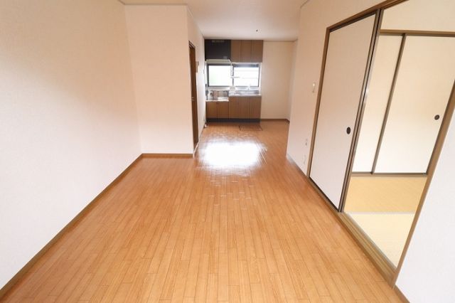 セジュールやつえA棟の居間写真