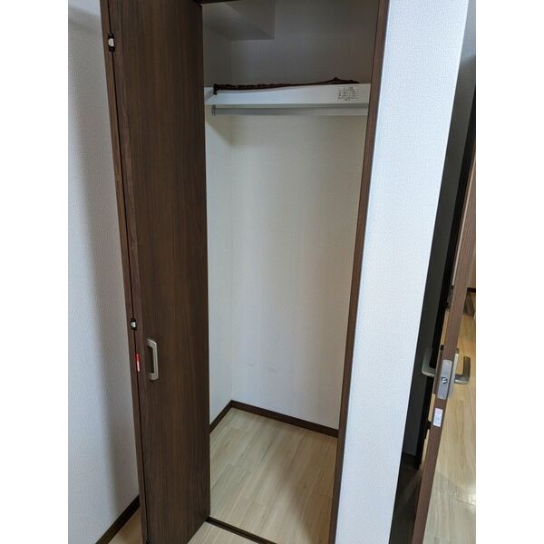 収納　各フロアー掃除機1台設置 (無料貸出)
