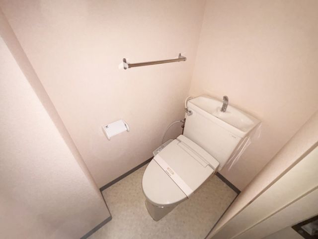 湘南新宿ライン高海 井野駅 徒歩9分 3階建 築34年のトイレ写真