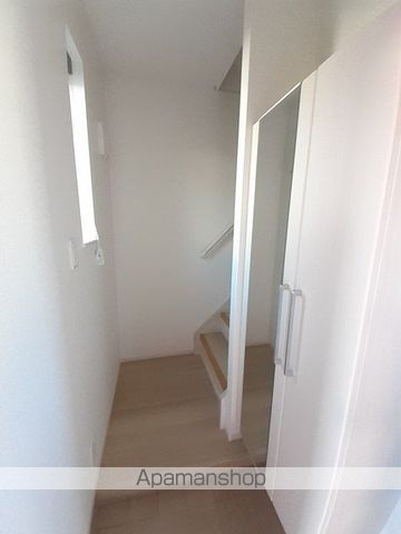 ＪＲ山陰本線 松江駅 バス乗車時間：25分 最寄りバス停で下車 徒歩4分 2階建 築3年の玄関写真