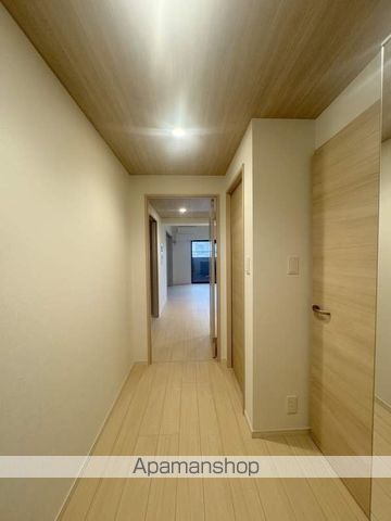 地下鉄七隈線 博多駅 徒歩16分 14階建 築2年の玄関写真
