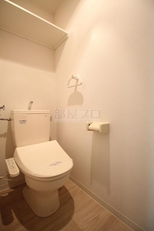 地下鉄東西線 西２８丁目駅 徒歩3分 4階建 築13年のトイレ写真