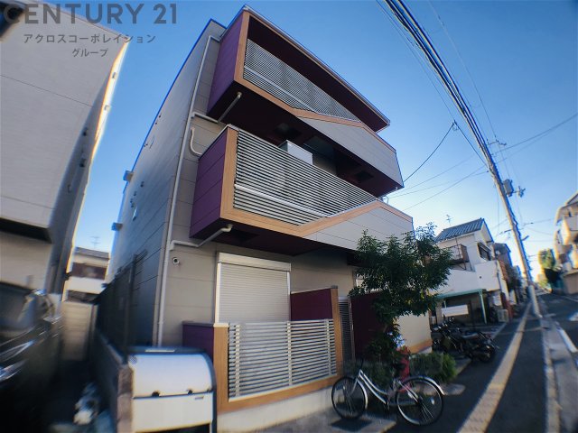 建物外観　オートロックで外部の人間が簡単に出入りできないため安心です。