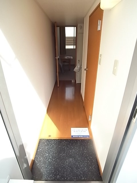 レオパレス甲東の玄関写真