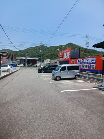 駐車場　駐車場があるので、車を買う予定の方も安心です