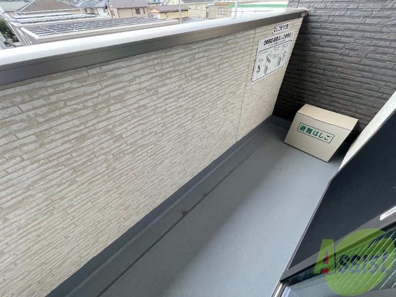 バルコニー　バルコニーが付いているので晴れた日は洗濯物が沢山干せますね。
