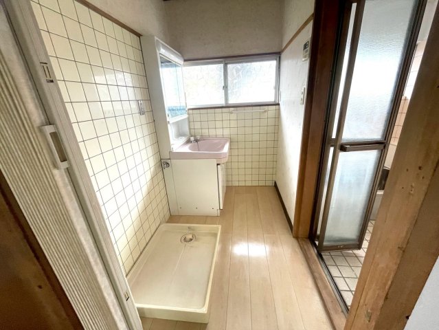 洗面設備　2階建て戸建て