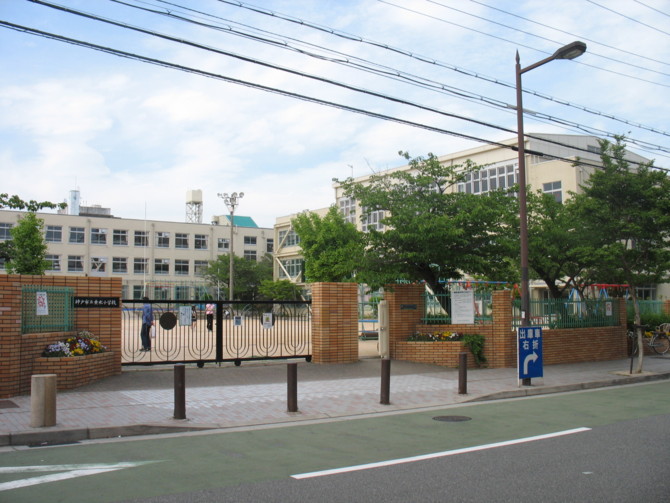 小学校　垂水小学校（小学校）まで385m