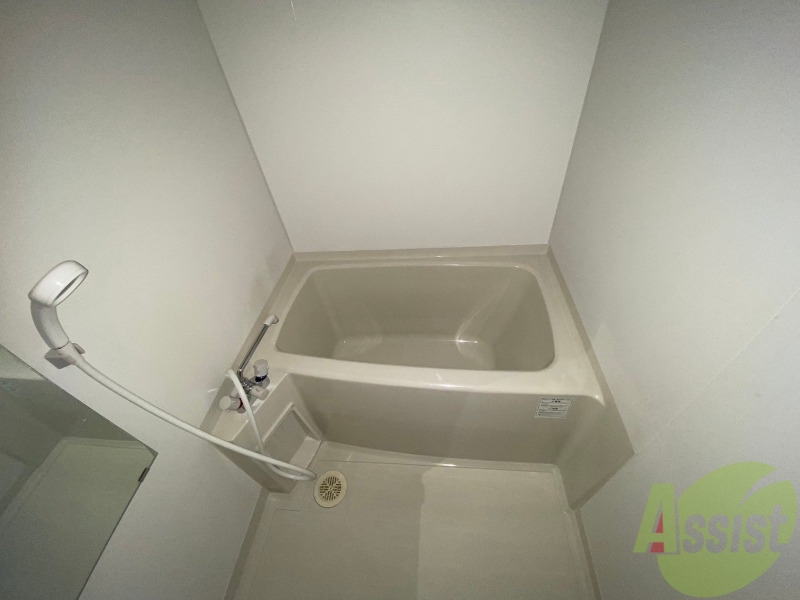 バス・シャワールーム　お風呂とトイレは別となっており、清潔感が保たれます。