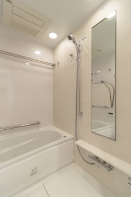 バス・シャワールーム　※写真は同タイプ住戸です。