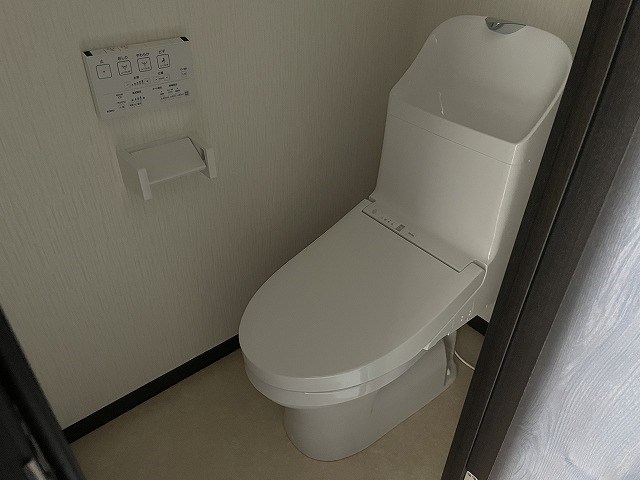 トイレ　類似タイプ参考写真掲載。