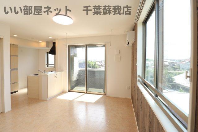 居室・リビング　こちらの居間で趣味の時間をお楽しみください
