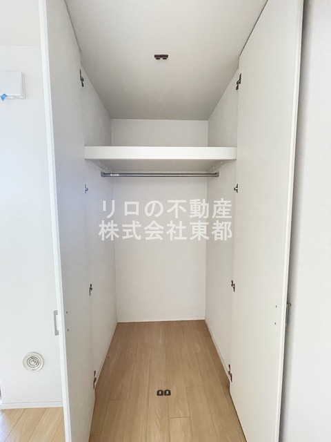 収納　増えがちな荷物をスッキリ収納できる大きめクローゼットです♪