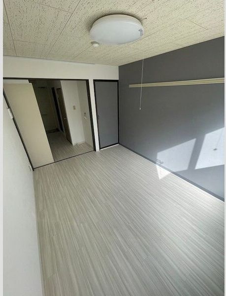 その他部屋・スペース　開放的な寝室です