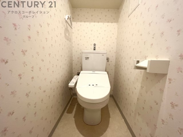 トイレ　温水洗浄便座付きのトイレです♪
