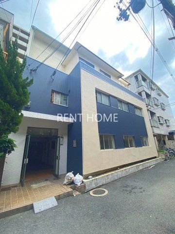 建物外観　鉄骨造４階建て