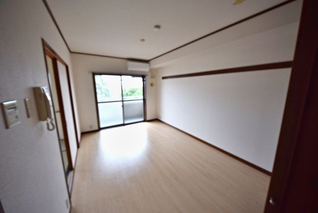 京王線 千歳烏山駅 徒歩22分 4階建 築30年の居間写真