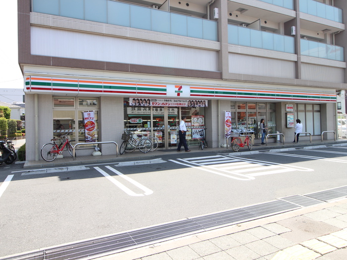 コンビニ　セブンイレブン東六郷2丁目店（コンビニ）まで256m