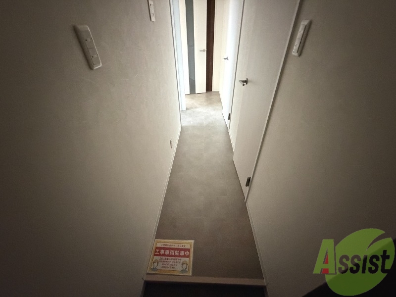 玄関　玄関からの様子です。すぐ部屋が見えないのは安心ですね。