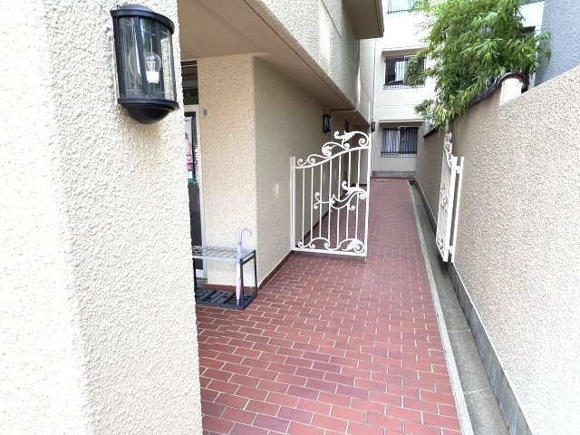 阪急神戸線 岡本駅 徒歩7分 4階建 築45年の外観写真