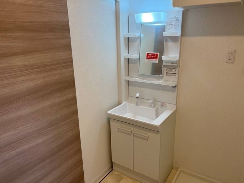 洗面設備　シャワー付洗面化粧台