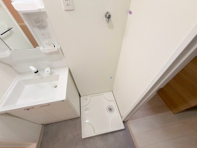 その他設備　嬉しい室内洗濯機置場。これで洗濯機も長持ちしますね。