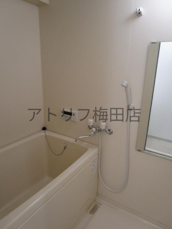 地下鉄御堂筋線 西中島南方駅 徒歩11分 5階建 築49年の風呂写真