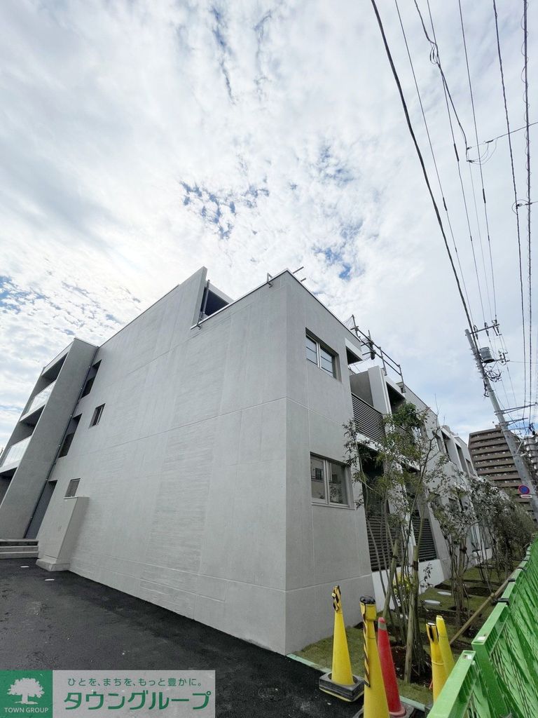 建物外観　駐車場