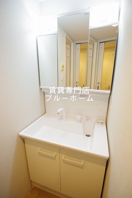 洗面設備　三面鏡のシャンプードレッサーです！