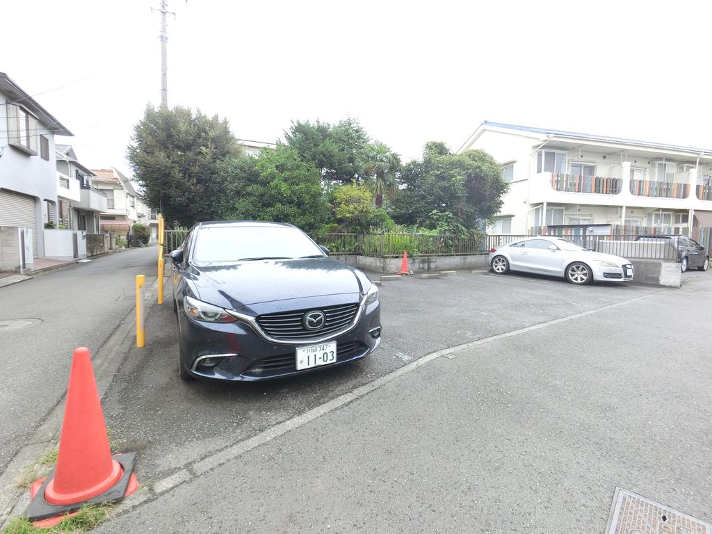 駐車場　敷地内駐車場完備♪