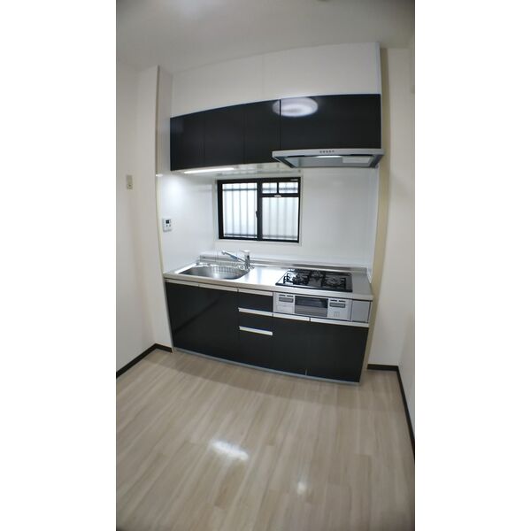 キッチン　3口コンロ