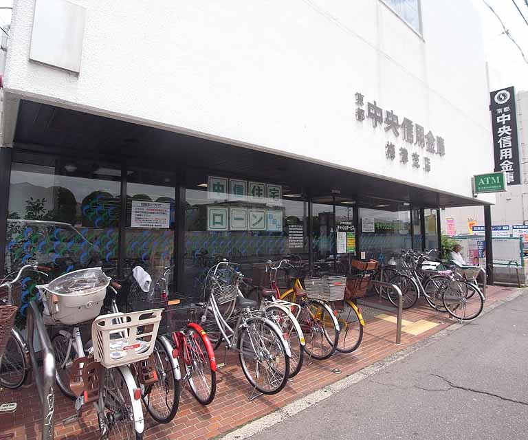 【京都市右京区太秦八反田町のアパートの銀行】