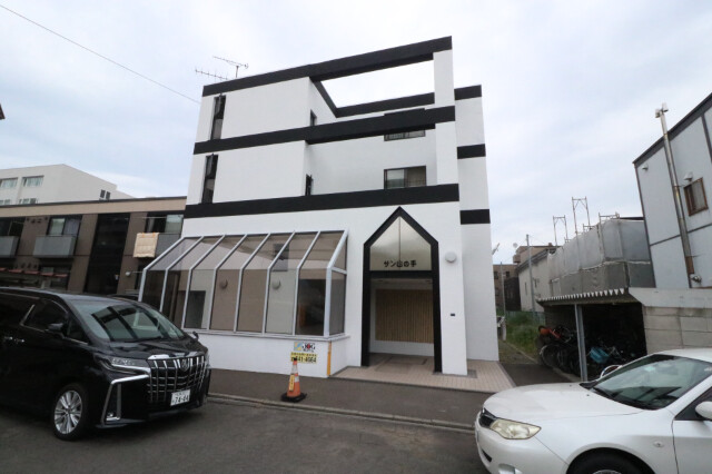 札幌市西区山の手四条のマンションの建物外観
