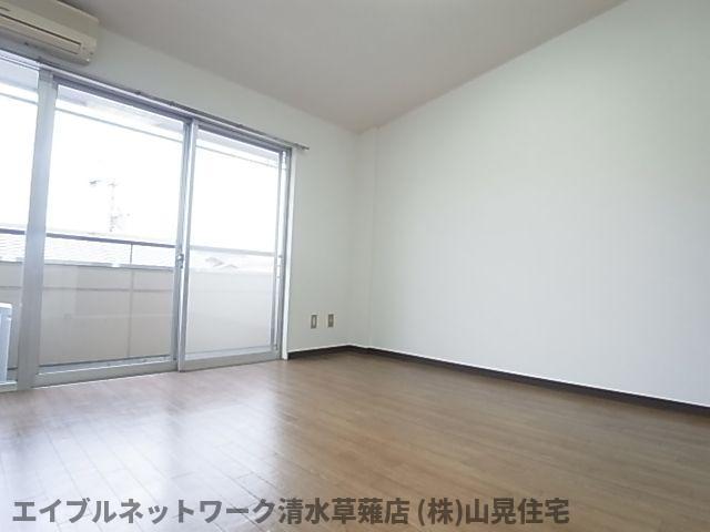 居室・リビング　コンパクトで使いやすい洋室です