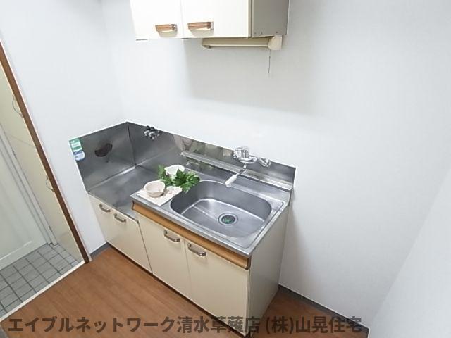 キッチン　コンパクトなキッチンで掃除もラクラク