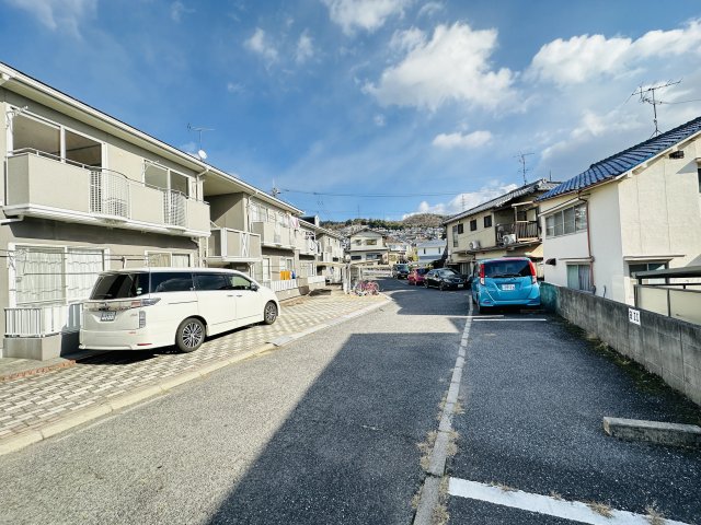 【フレグランス光樹B棟の駐車場】