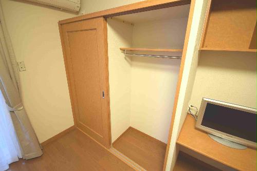 収納　ハンガーパイプ付きで衣類の収納も簡単に♪