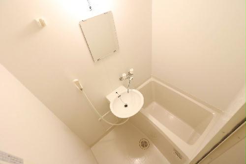 バス・シャワールーム　浴室乾燥機で雨や雪の日でもらくらくお洗濯！