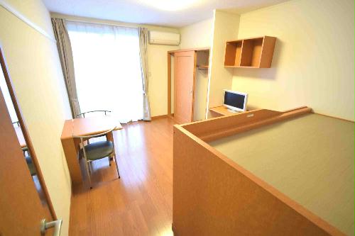 居室・リビング　1Fはフローリング仕様・2Fは絨毯仕様になります。