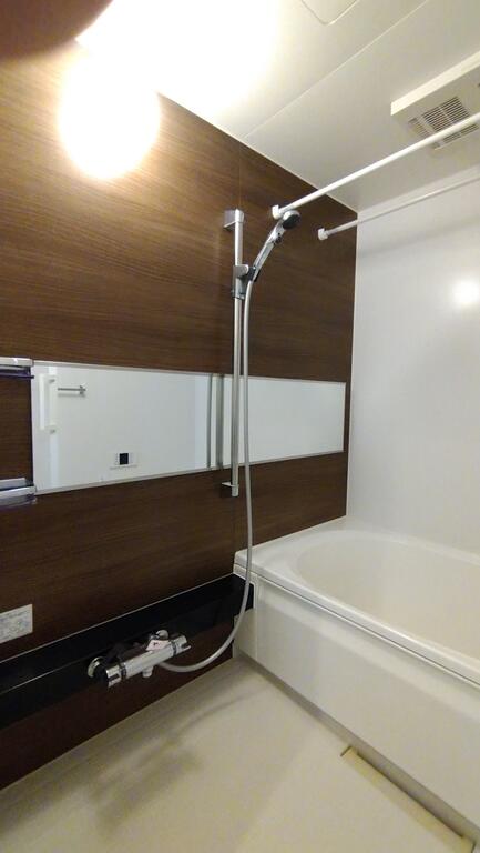 バス・シャワールーム　追炊き及び浴室乾燥機付きバスルーム！