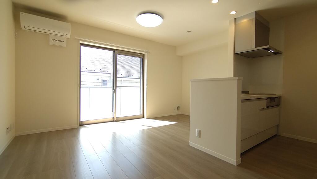 居室・リビング　南向きの12帖のフローリングのリヴィングです。